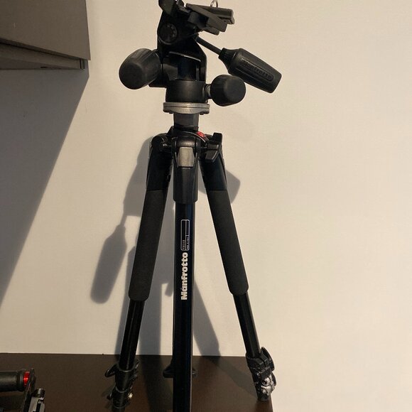 Manfrotto 190 Tripod - Picture 1 of 5